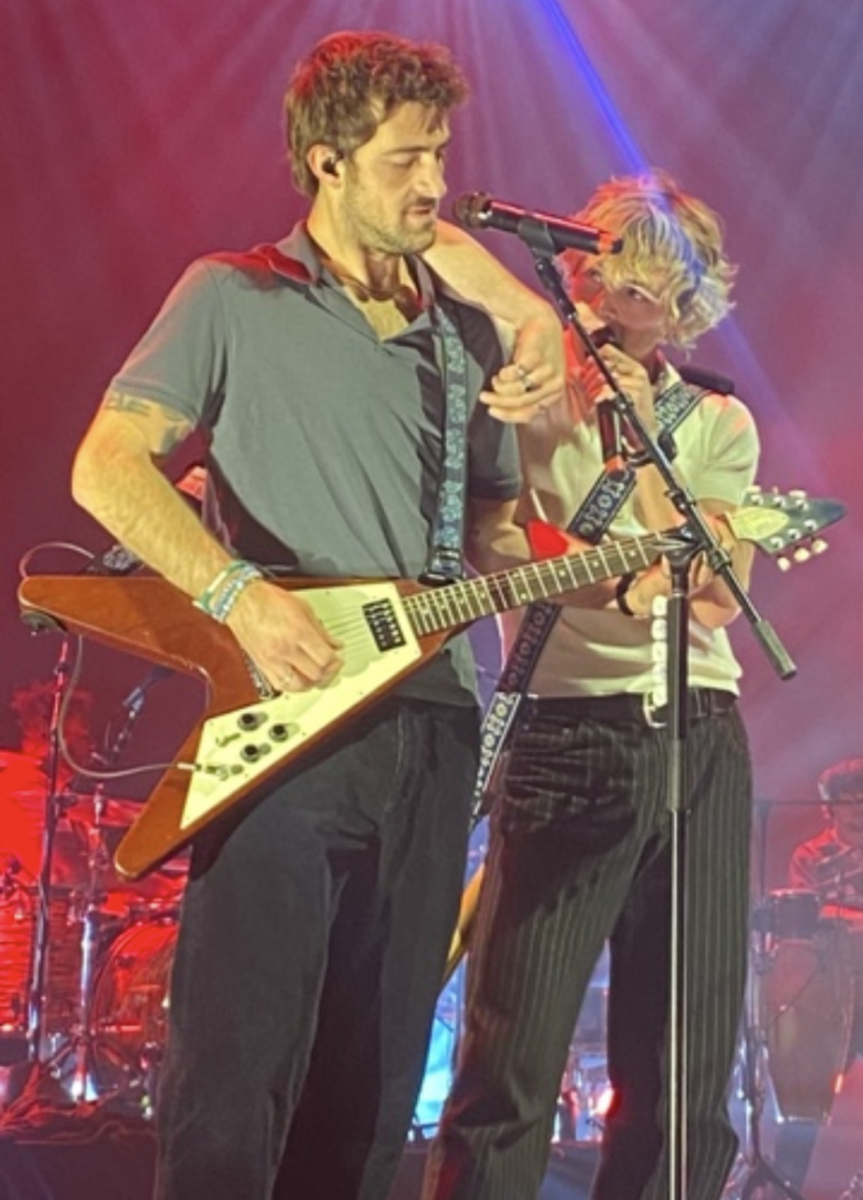 Lead singer Ross Lynch leans on guitarist Rocky Lynch during performance on April 11 at Steelhouse Omaha. Photo by London Woodard.